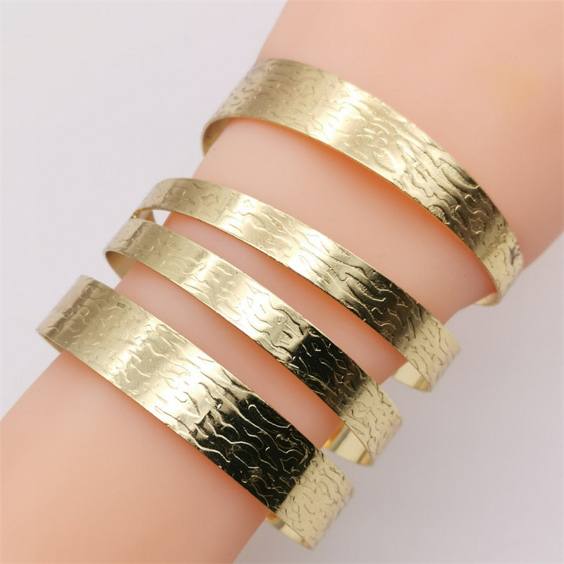 28 Different Luxury Charm Bracelets