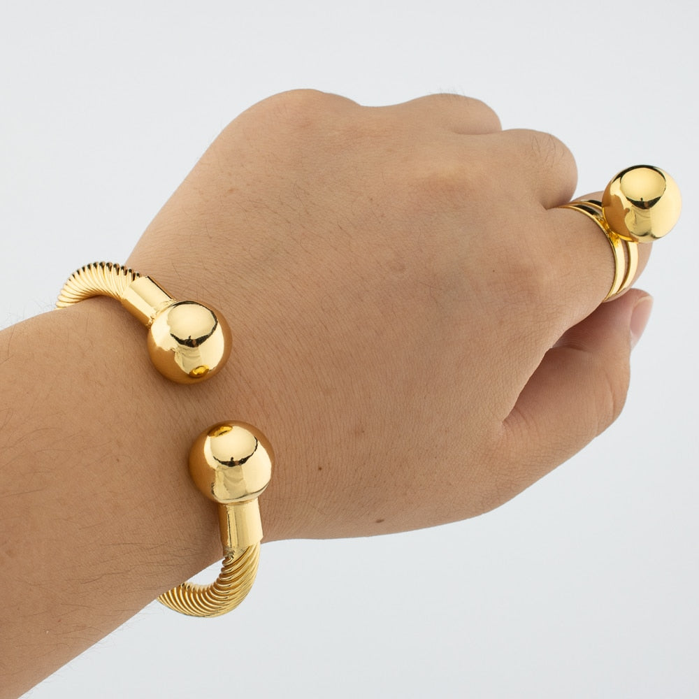 Luxurious Jewelry Set (Gold Ring, Bracelet, Earrings and Necklace)